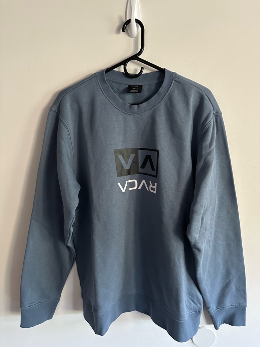 RVCA Men's Crewneck Sweatshirt in Dusty Blue